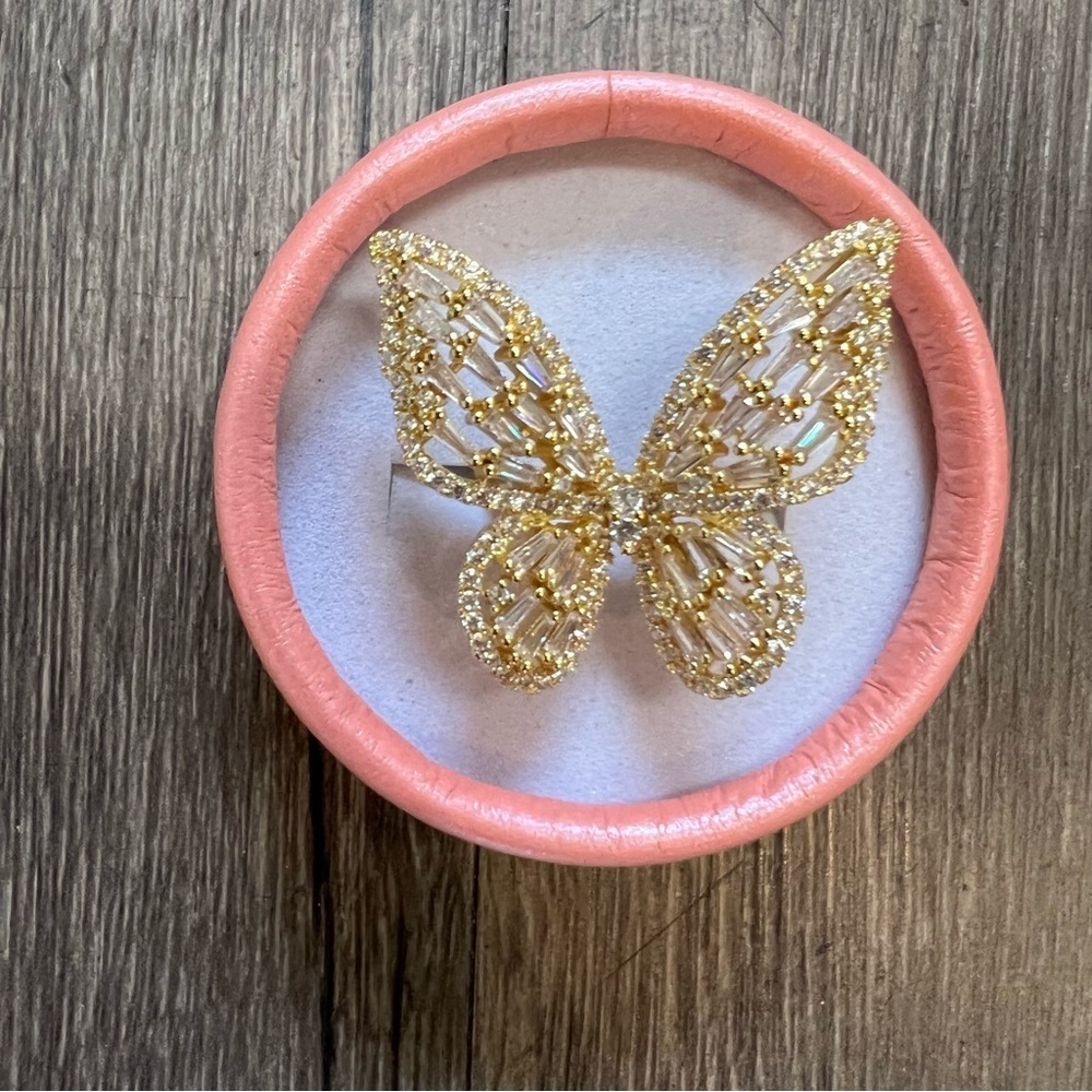 NWT Gold Butterfly Ring Rhinestone Fashion Jewelry Adjustable Back Solid Bling